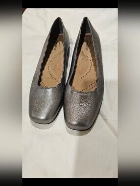 Trotters Metallic Gray Women's Flats